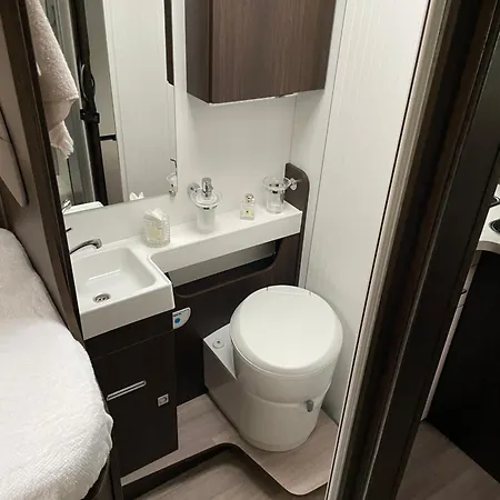Duzy Kamper Rodzinny 4 Osoby Benimar Tessoro 463 Holiday home *
