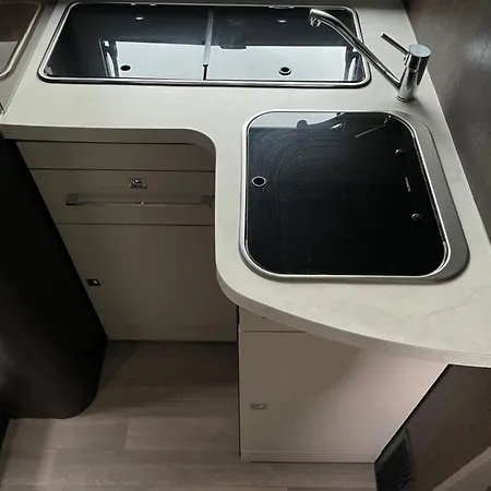 Duzy Kamper Rodzinny 4 Osoby Benimar Tessoro 463